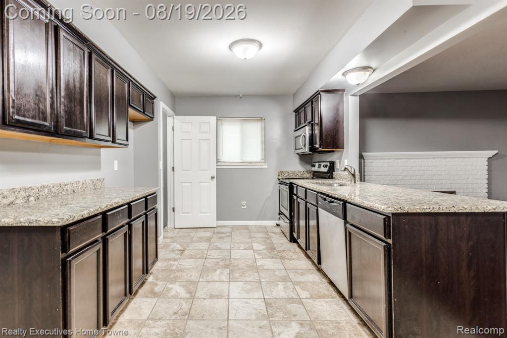 2448 Oakcrest Road Property Photo 6