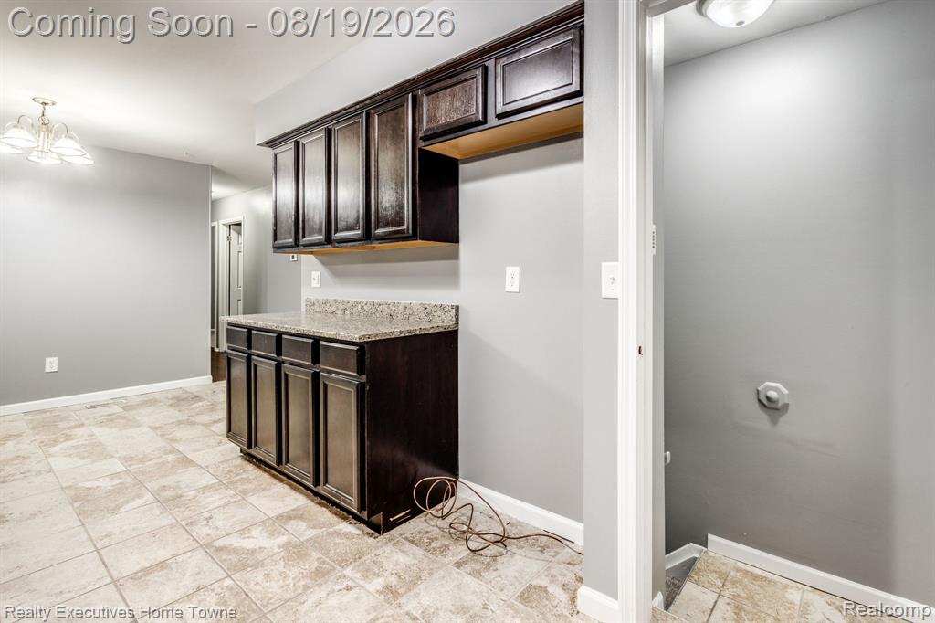 2448 Oakcrest Road Property Photo 7