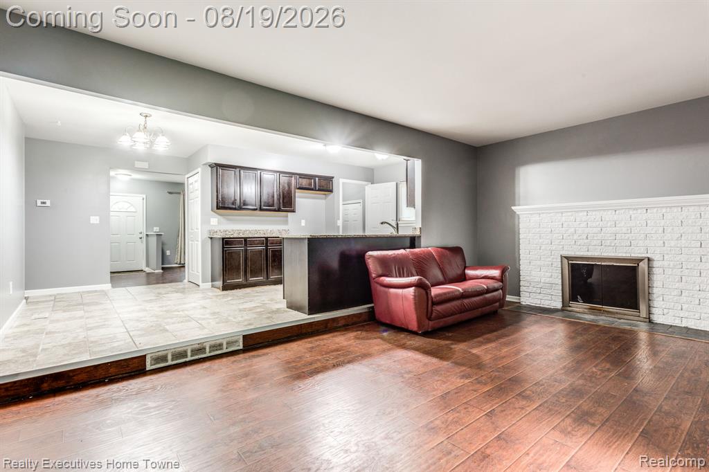 2448 Oakcrest Road Property Photo 11