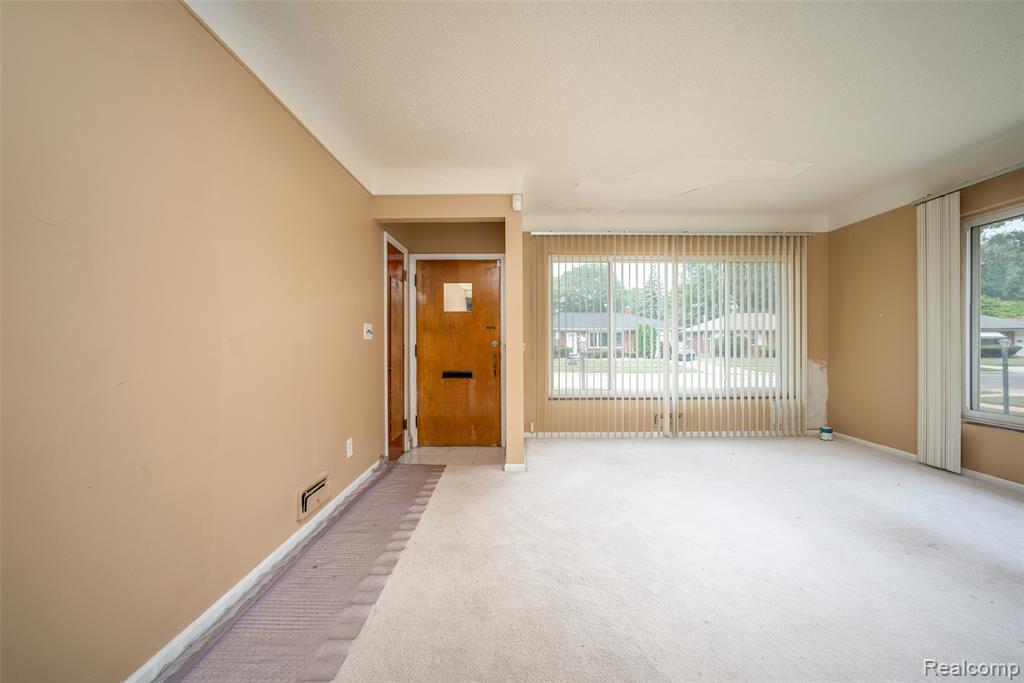 16786 Sprenger Avenue Property Photo 5