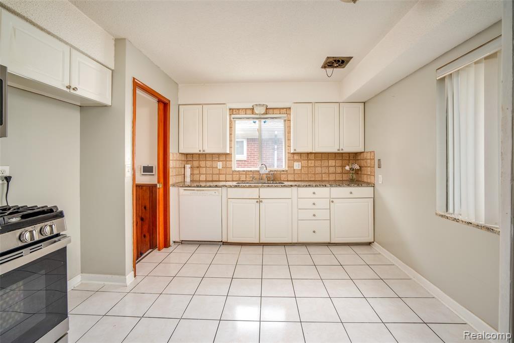 16786 Sprenger Avenue Property Photo 8