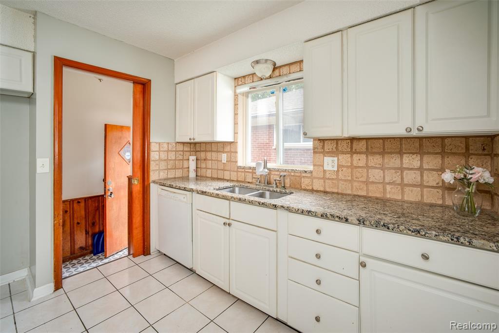 16786 Sprenger Avenue Property Photo 9