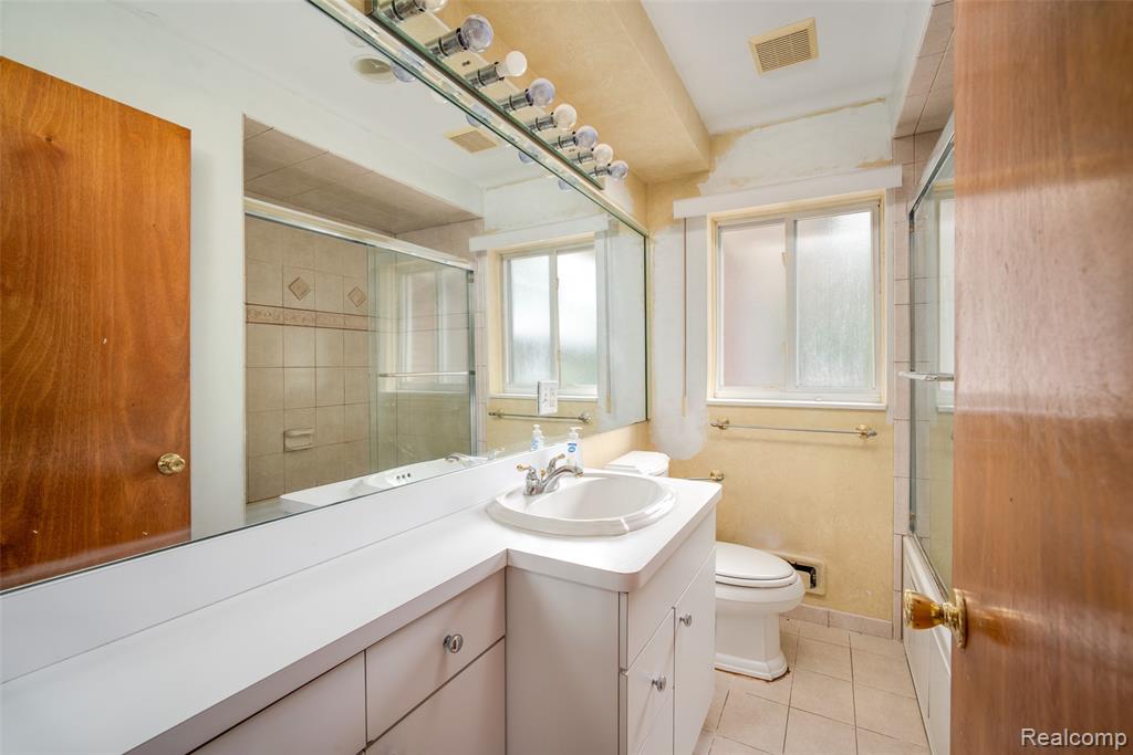 16786 Sprenger Avenue Property Photo 20
