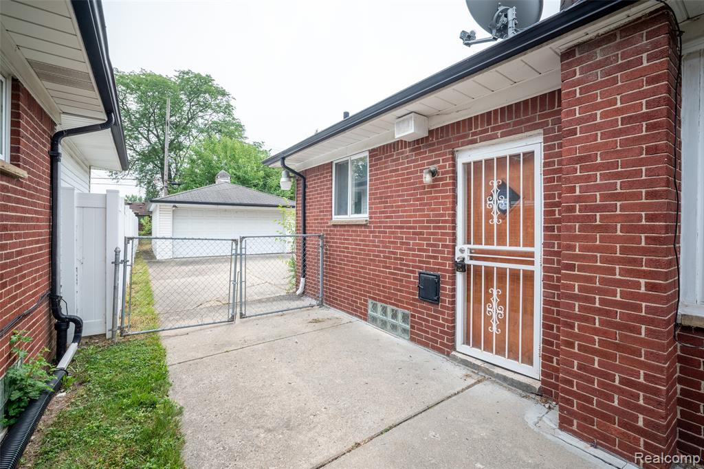 16786 Sprenger Avenue Property Photo 26