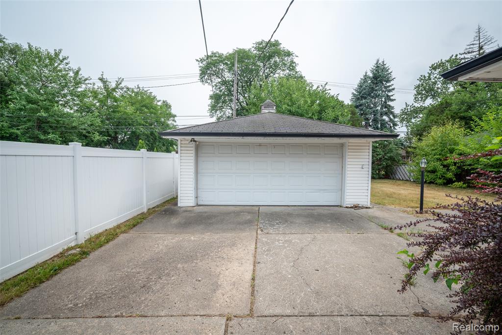 16786 Sprenger Avenue Property Photo 27