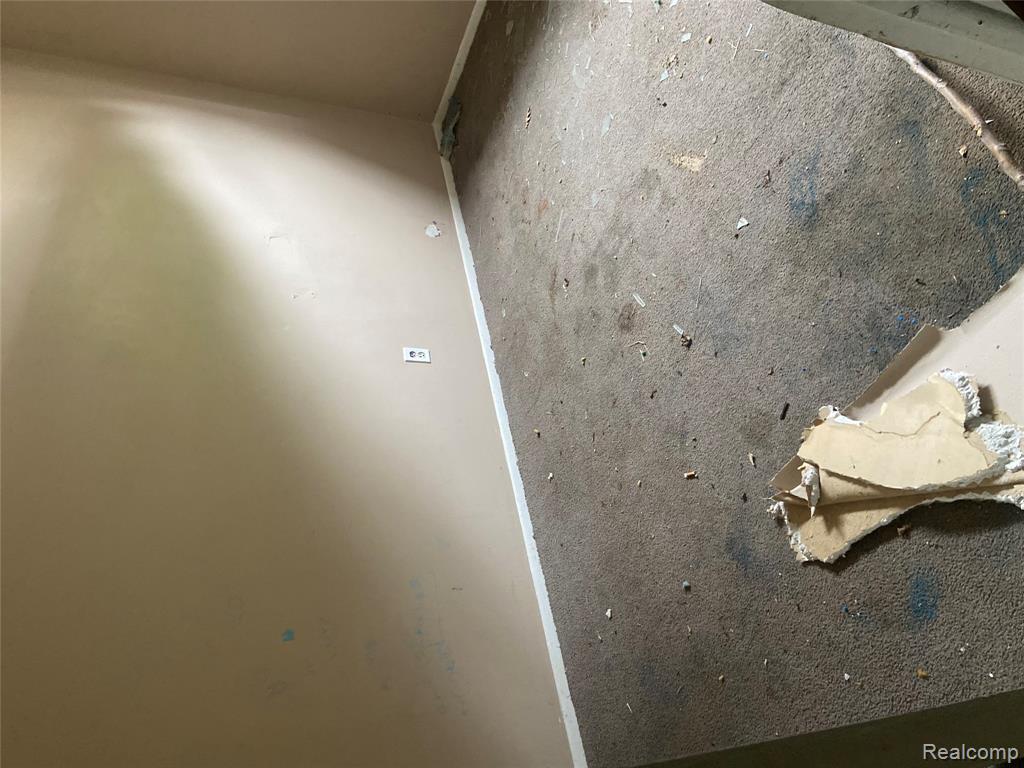 2465 Court St Property Photo 6