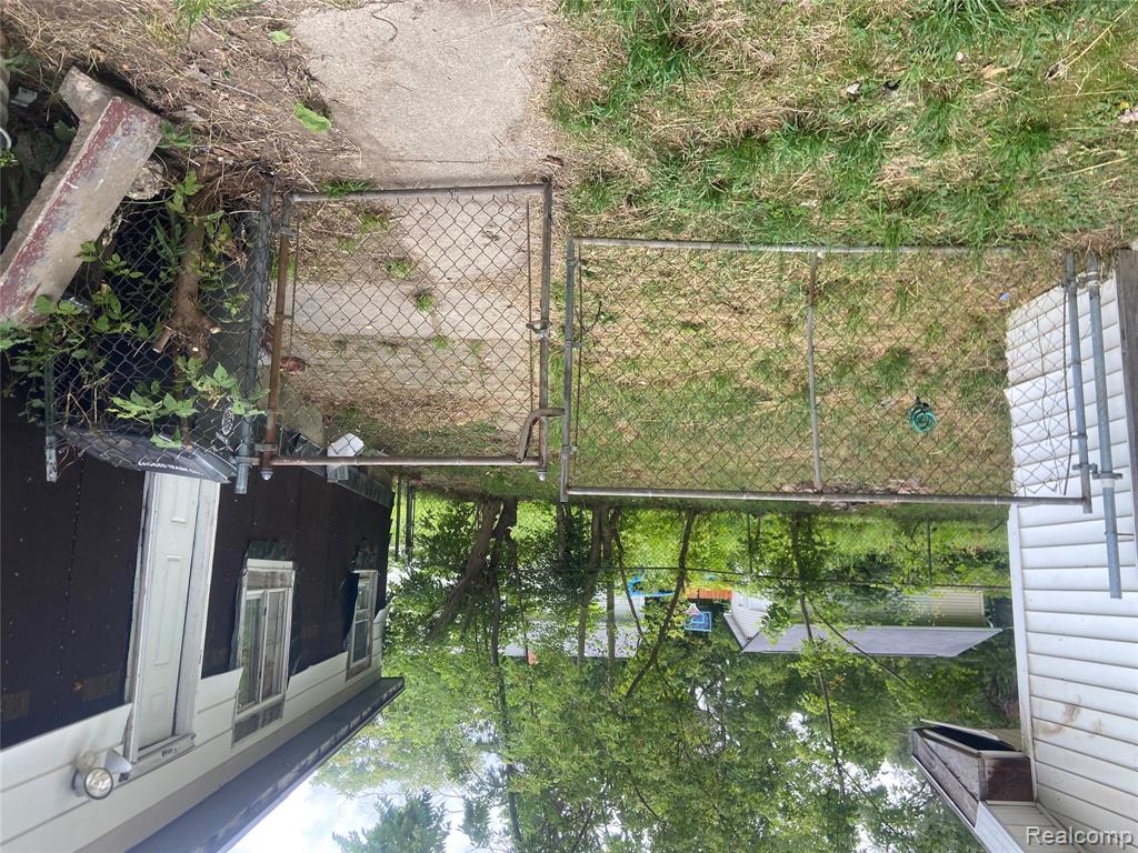 2465 Court St Property Photo 7