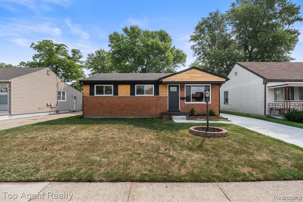 28012 Gladstone Street Property Photo 3