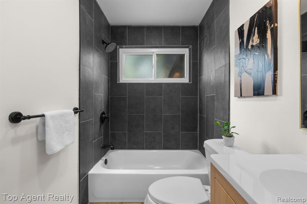 28012 Gladstone Street Property Photo 19