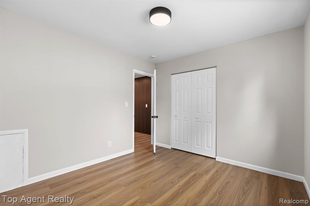 28012 Gladstone Street Property Photo 22