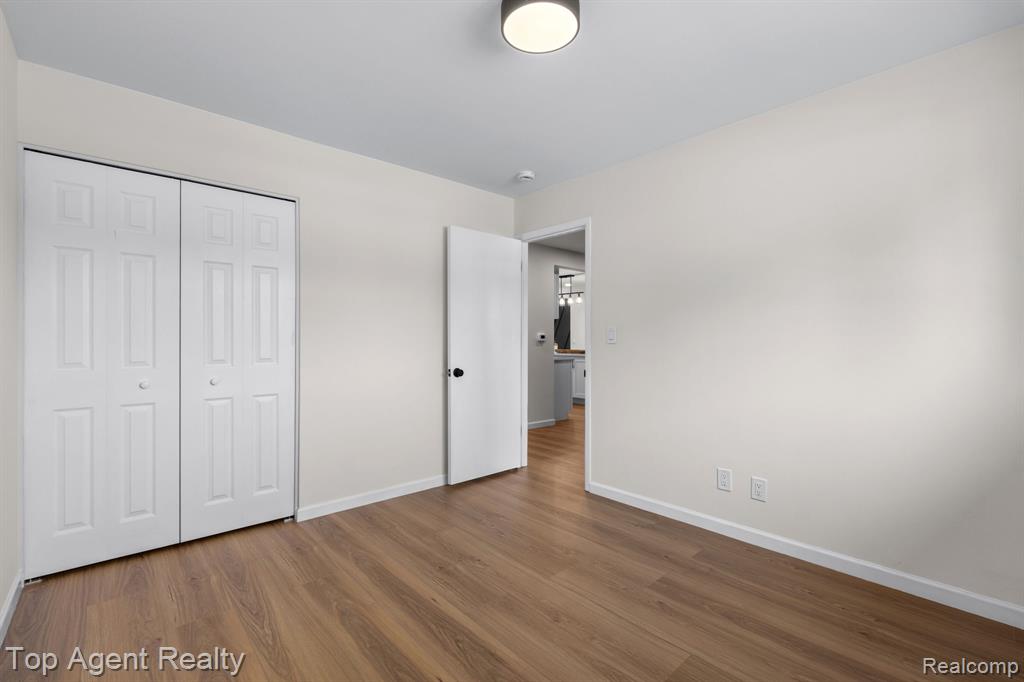 28012 Gladstone Street Property Photo 25