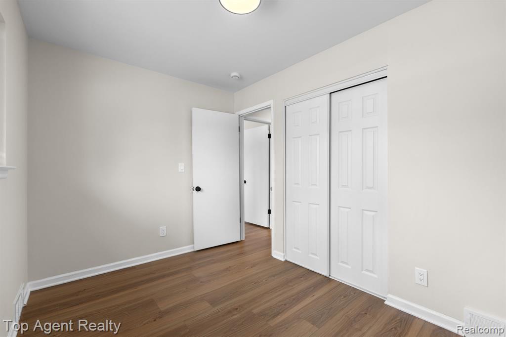 28012 Gladstone Street Property Photo 27