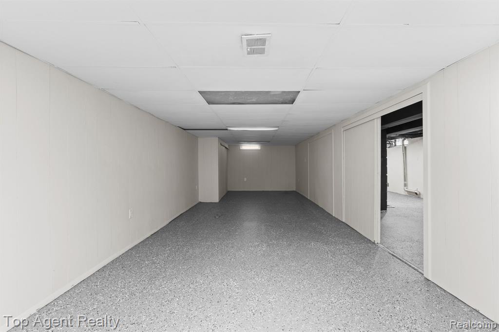28012 Gladstone Street Property Photo 28