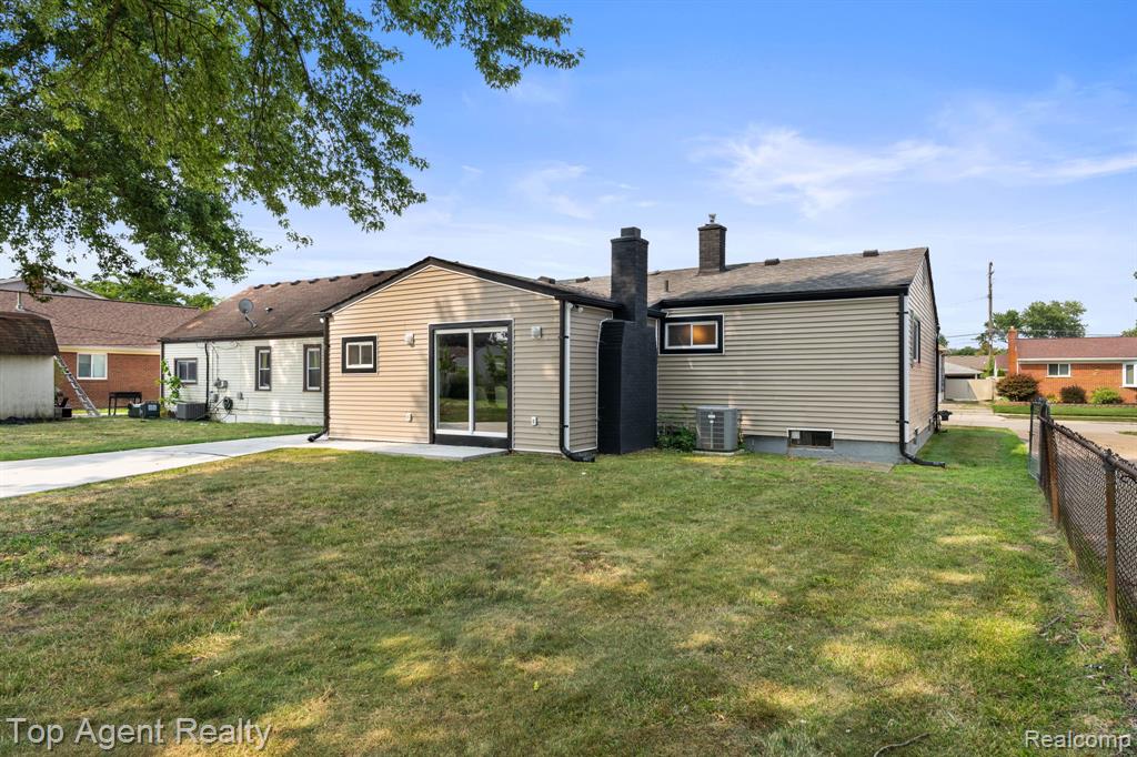 28012 Gladstone Street Property Photo 34