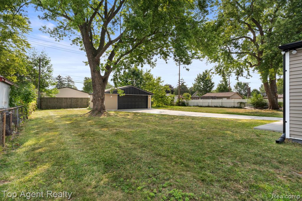 28012 Gladstone Street Property Photo 36