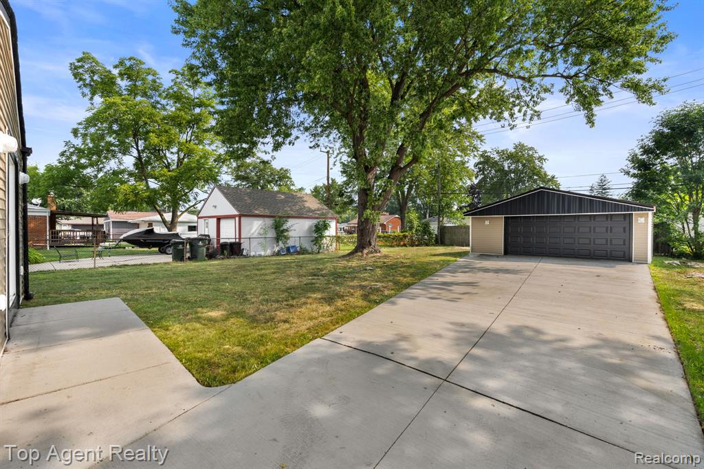 28012 Gladstone Street Property Photo 37