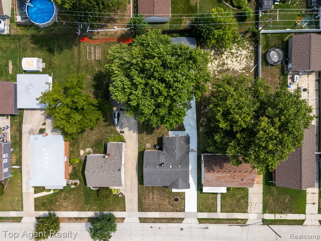 28012 Gladstone Street Property Photo 39