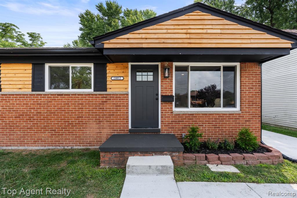 28012 Gladstone Street Property Photo 42