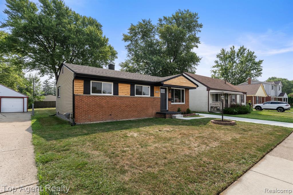 28012 Gladstone Street Property Photo 44