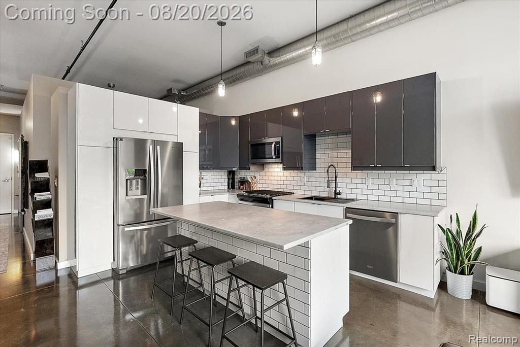 211 E 9 Mile Road Property Photo 6