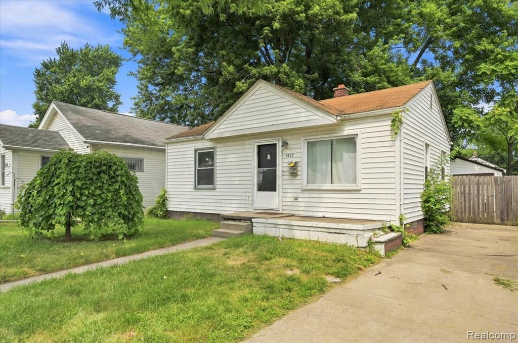 1527 E Meyers Avenue Property Photo 2