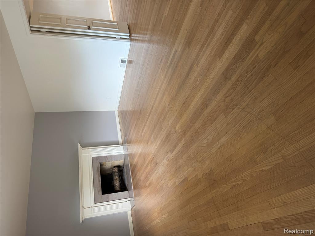 781 Harcourt Road Property Photo 4