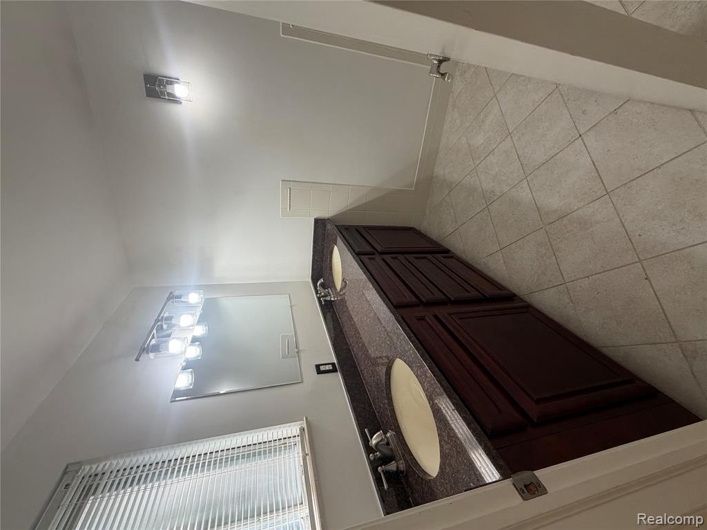 781 Harcourt Road Property Photo 10