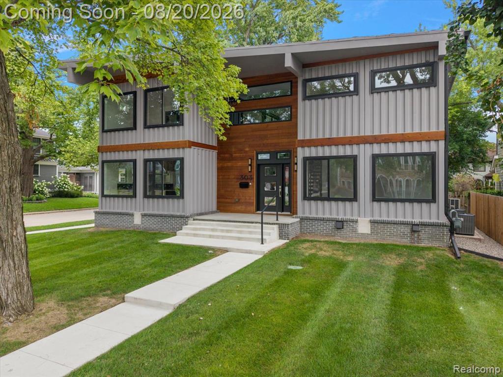 303 Forest Avenue Property Photo 1