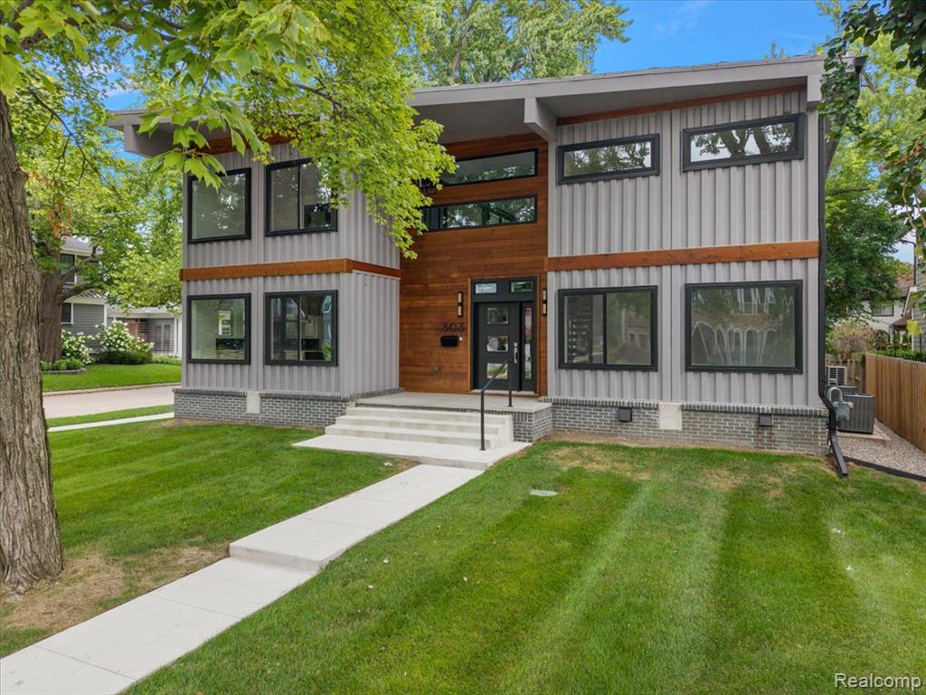 303 Forest Avenue Property Photo 1
