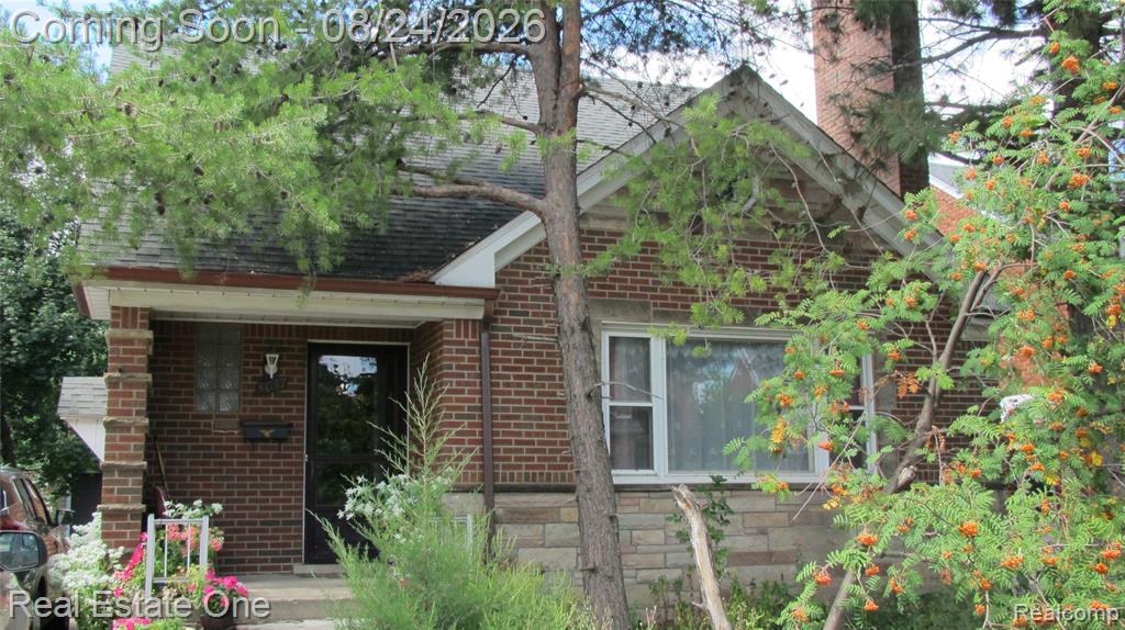 5037 Maple Street Property Photo 1