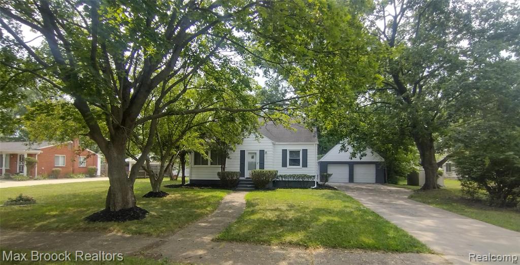 19925 Saxton Avenue Property Photo 1