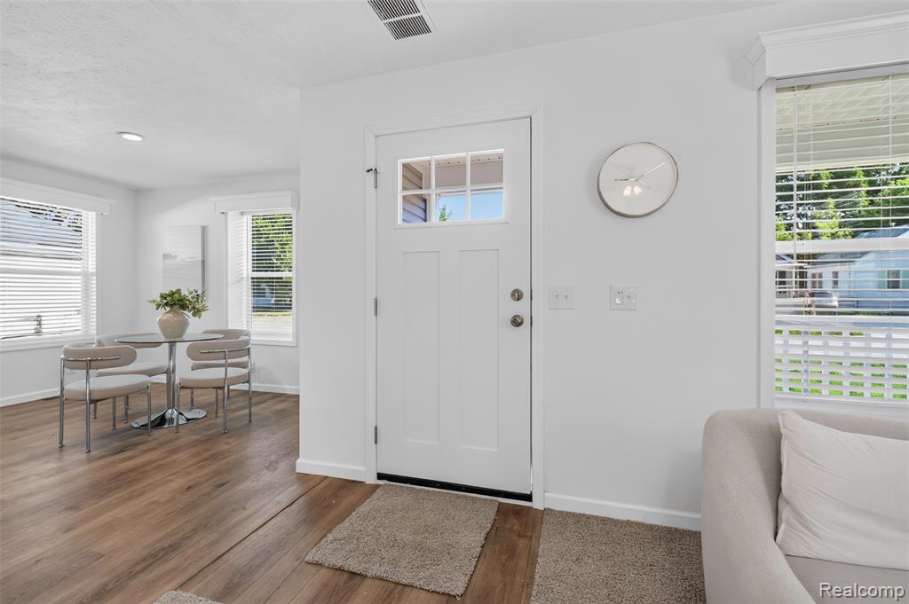 11076 Maxwell Avenue Property Photo 5