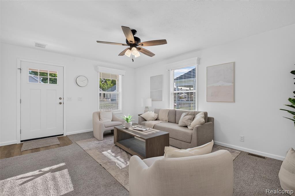 11076 Maxwell Avenue Property Photo 8