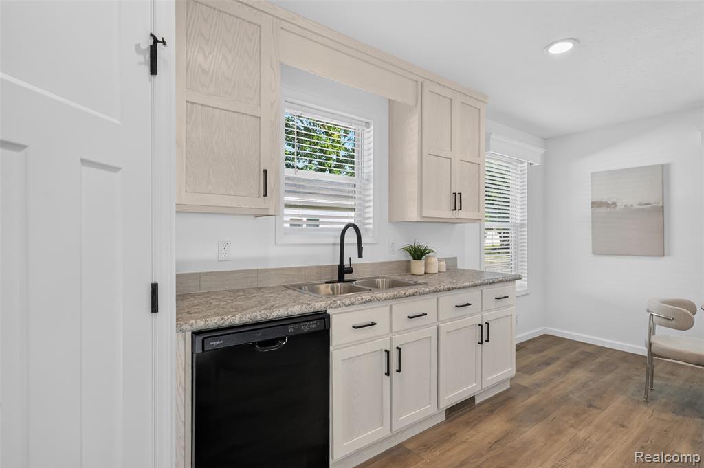 11076 Maxwell Avenue Property Photo 13