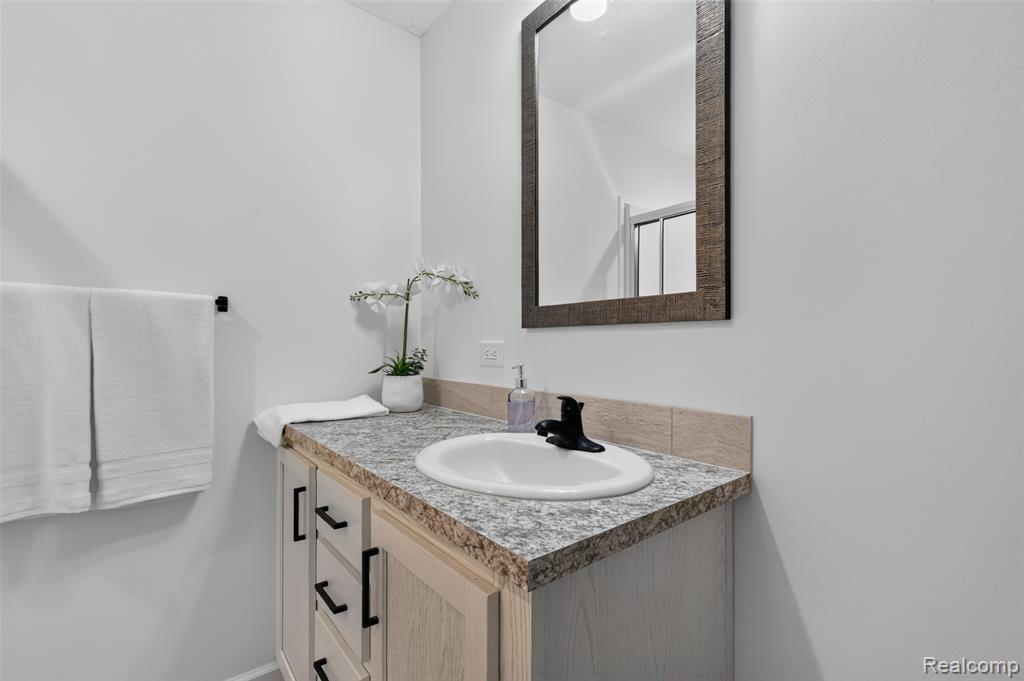 11076 Maxwell Avenue Property Photo 27