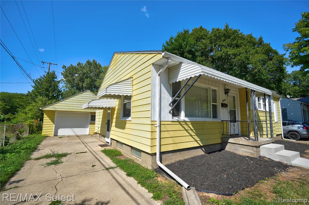 1920 Greenbrook Lane Property Photo 3