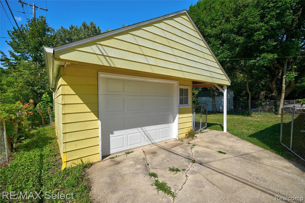 1920 Greenbrook Lane Property Photo 4