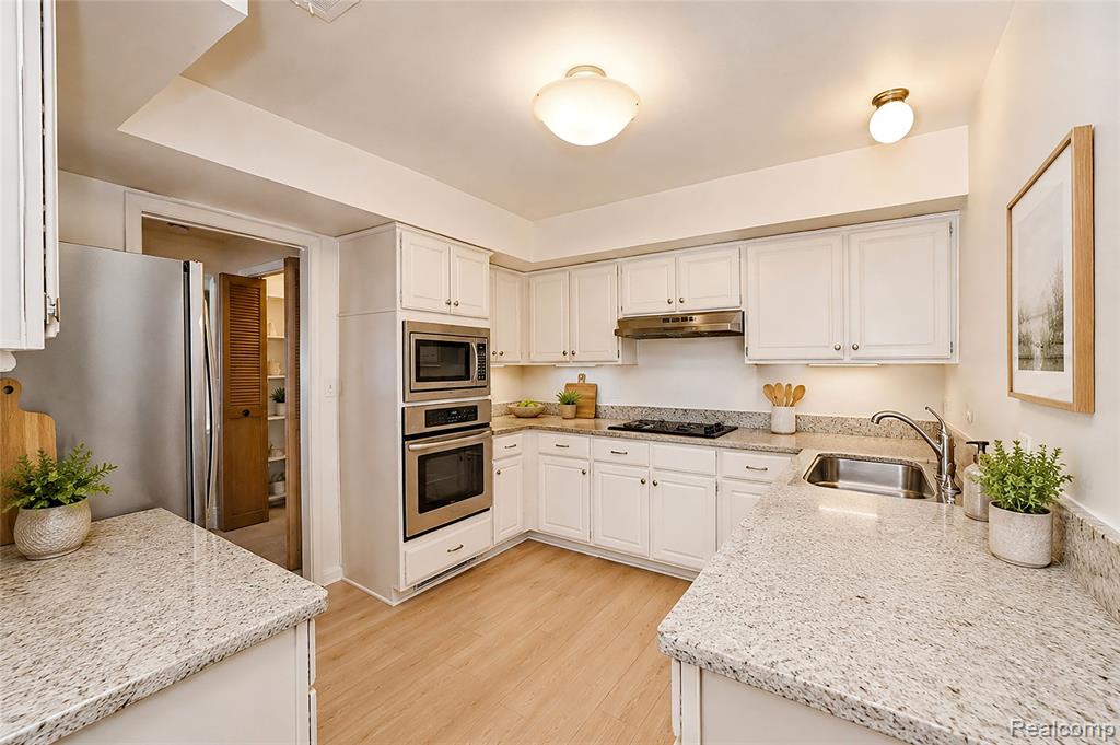 6011 Pebble Lane Court Property Photo 10