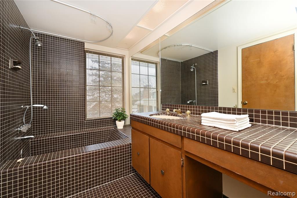 6011 Pebble Lane Court Property Photo 17