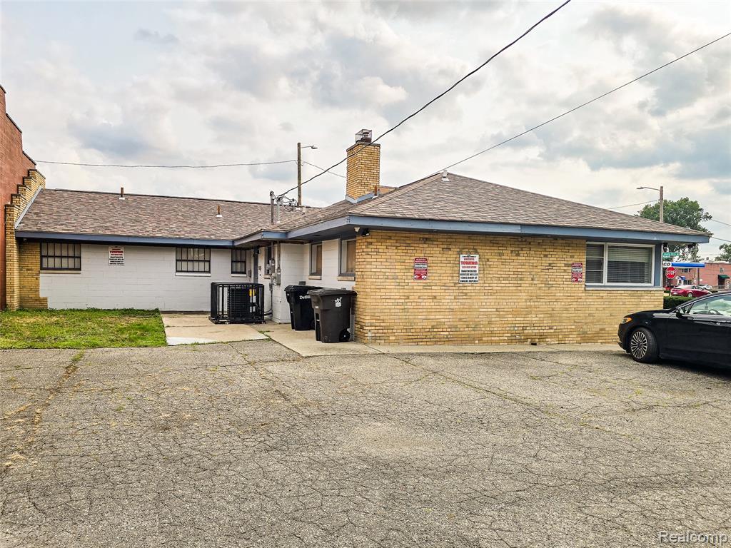 10730 W 7 Mile Road Property Photo 4