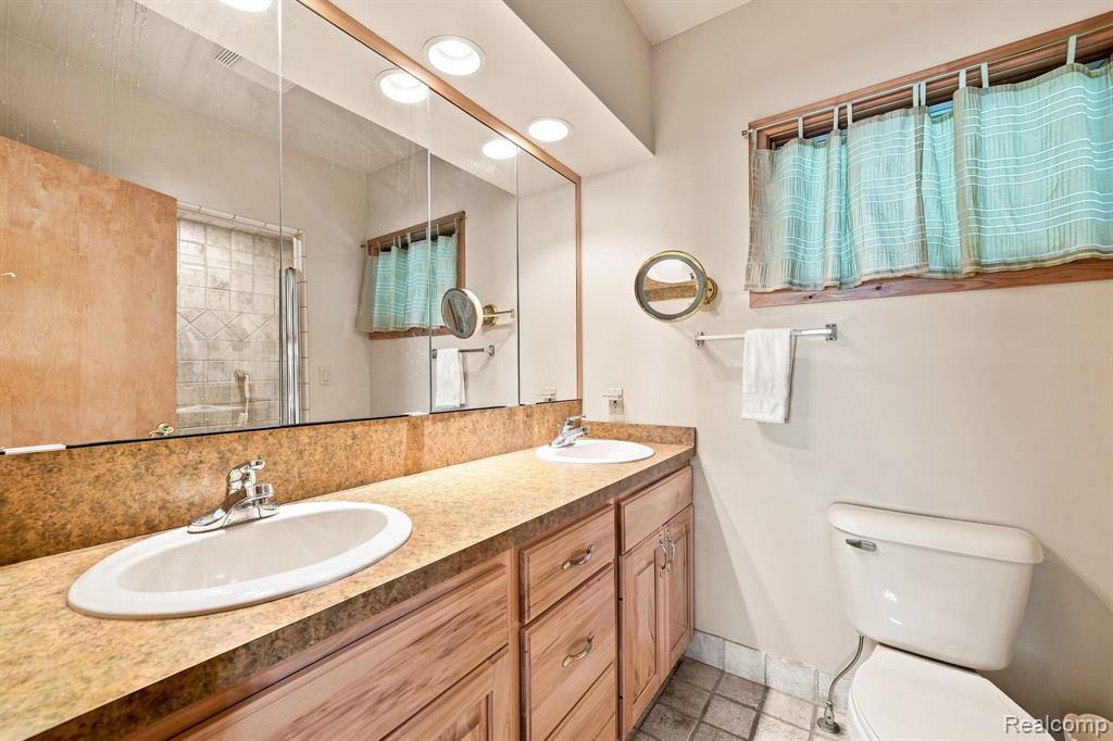 170 Flagpoint Avenue Property Photo 31