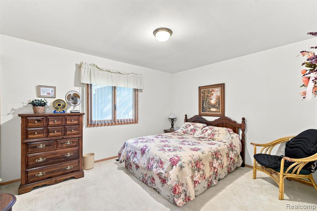 170 Flagpoint Avenue Property Photo 39
