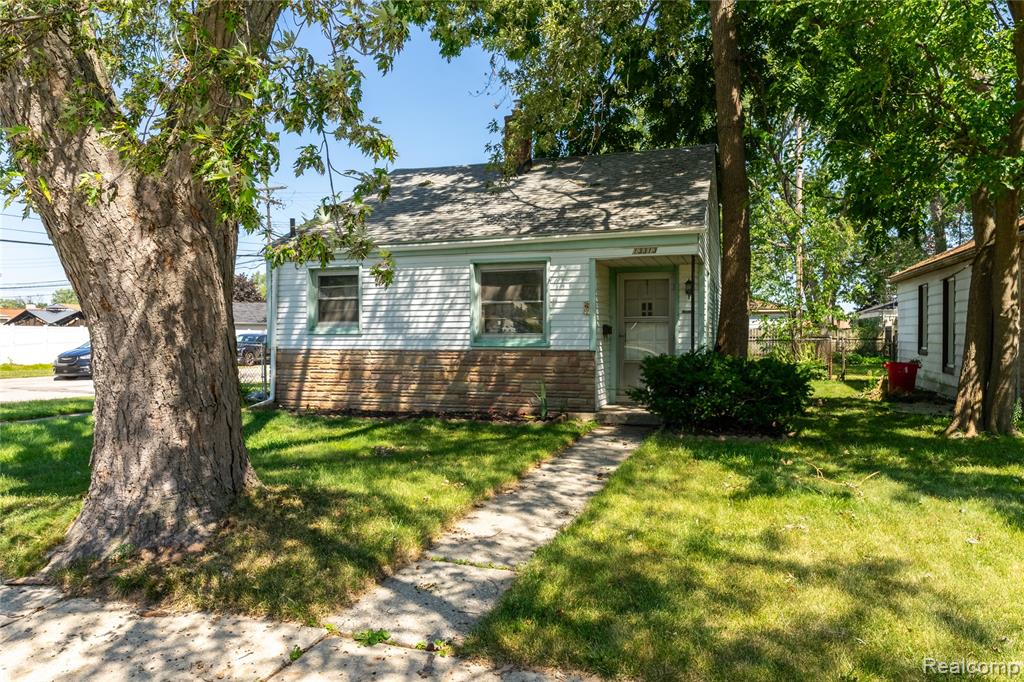 13313 Helen Street Property Photo 1