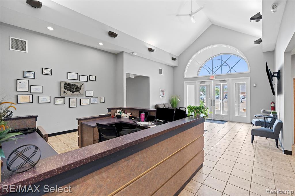 2305 S Center Road Property Photo 15