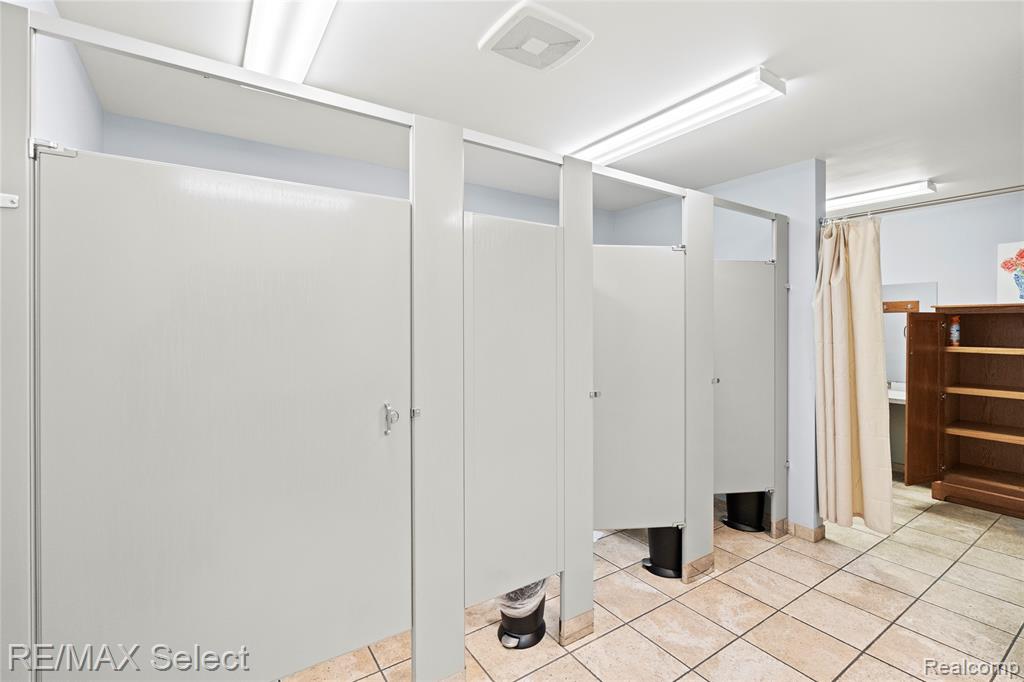 2305 S Center Road Property Photo 57
