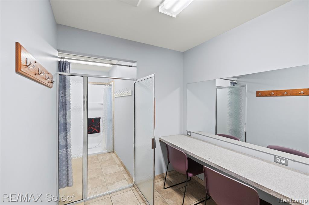 2305 S Center Road Property Photo 59