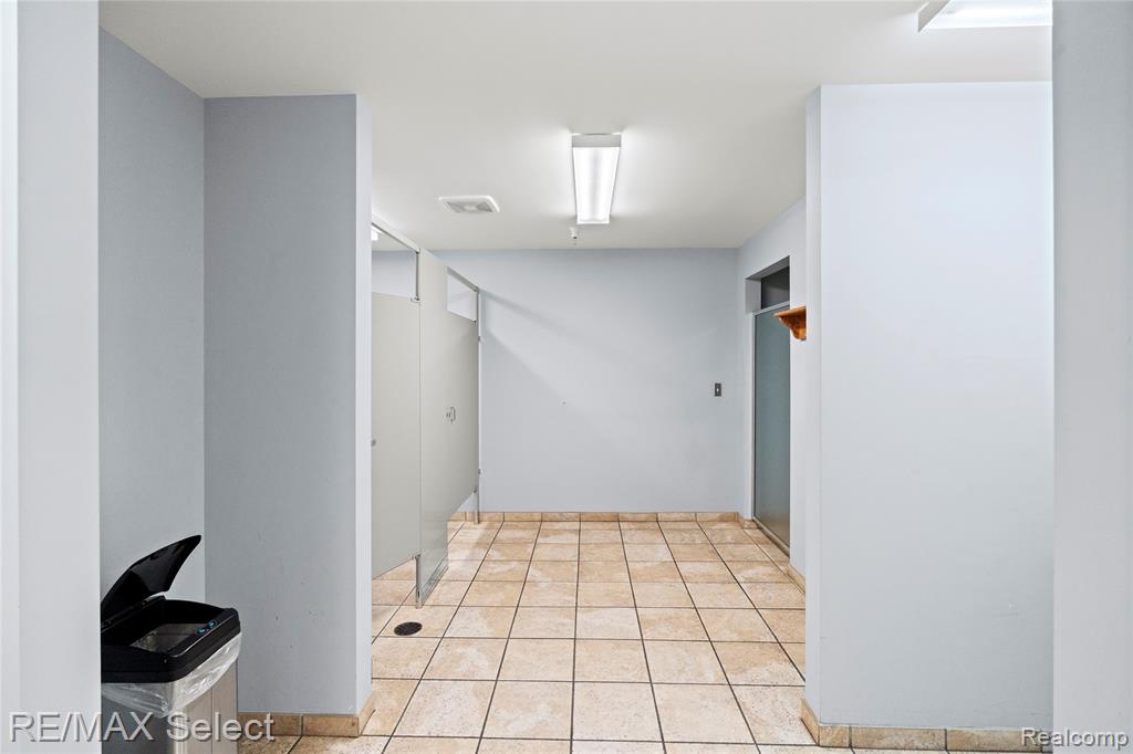 2305 S Center Road Property Photo 60