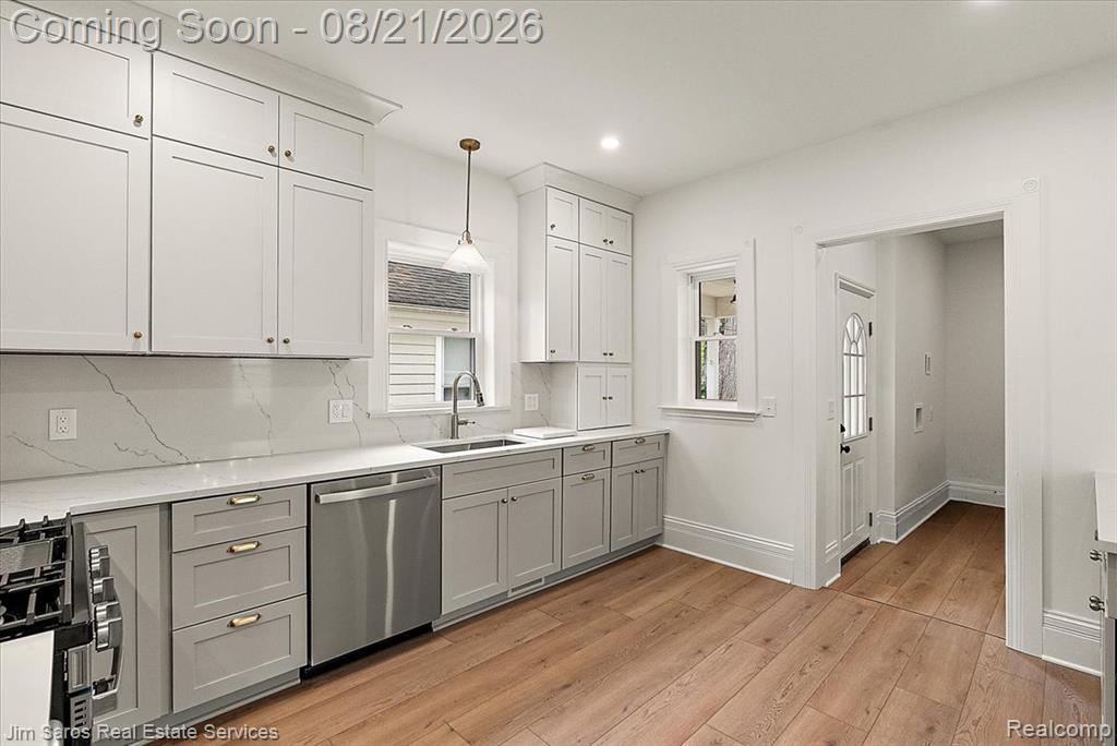 475 Saint Clair Avenue Property Photo 8