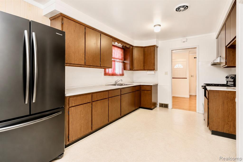 23223 Panama Avenue Property Photo 4