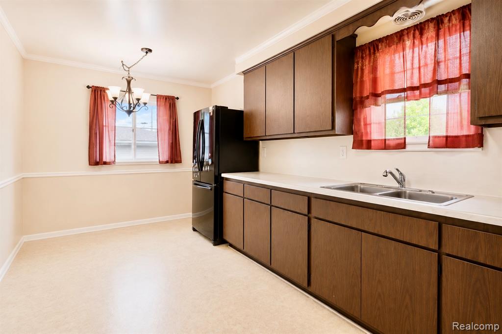 23223 Panama Avenue Property Photo 5